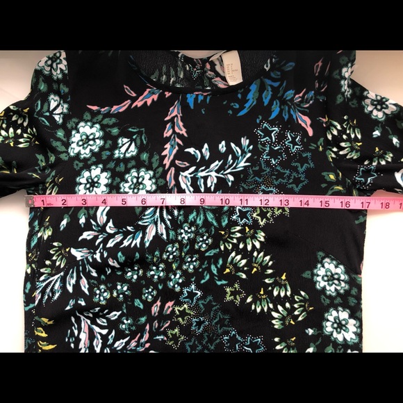 💰3 for $30💰 H&M Floral Back Button Blouse - Picture 7 of 9